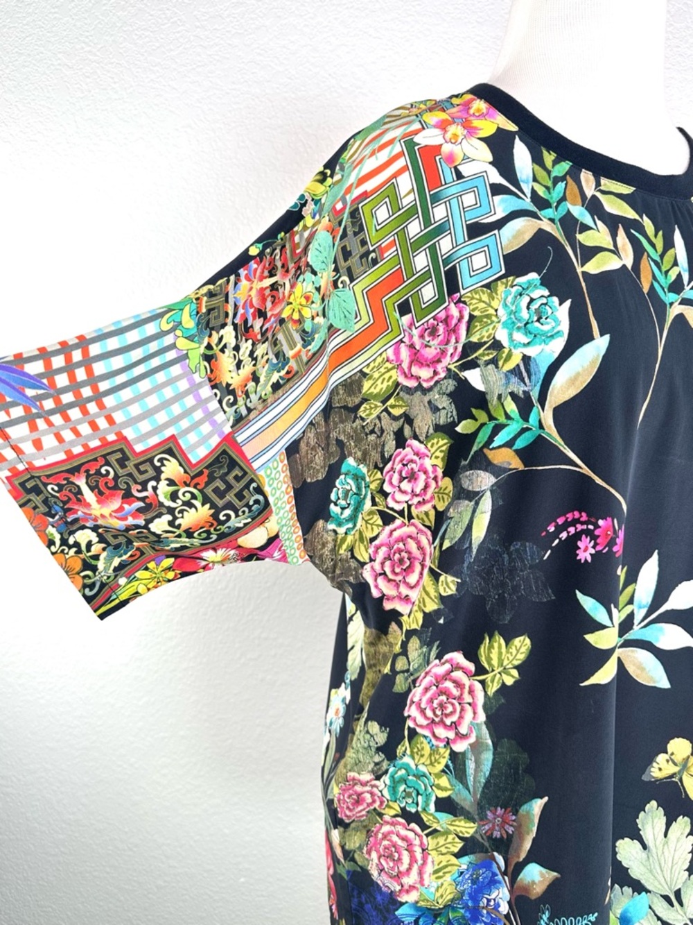Johnny Was Silk Tunic Top M Floral Patchwork Boho Luxe Oversized Maximal Blouse - Picture 3 of 12